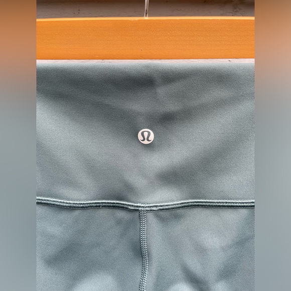 Lululemon Wunder Under High-Rise 1/2 Tight - Picture 8 of 10